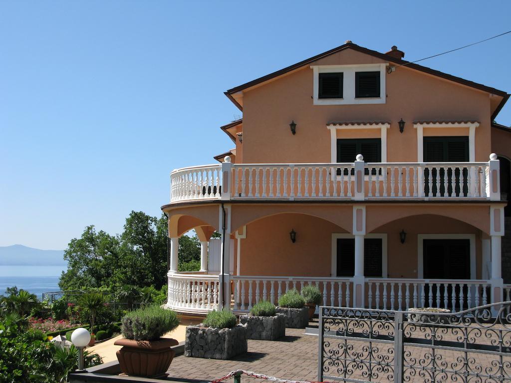 Iris Bed & Breakfast 3*